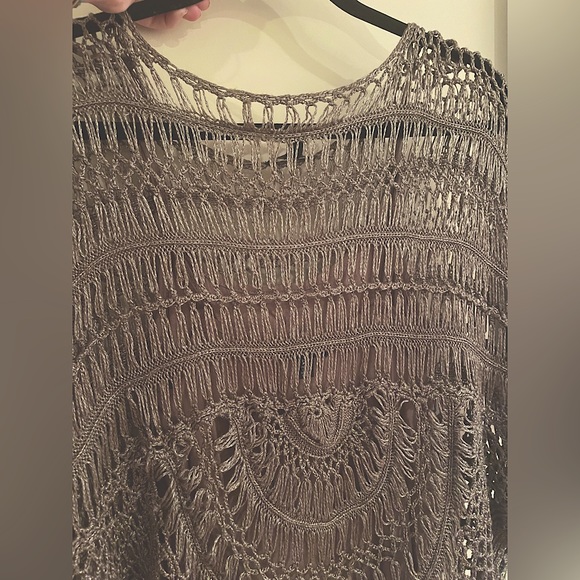 Le Chateau poncho style crochet shirt. - Picture 6 of 9